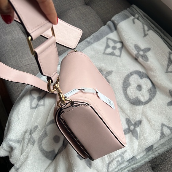 Crossbody - Picture 8 of 10